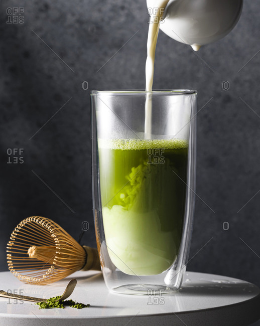 Preparation of matcha latte tea drink