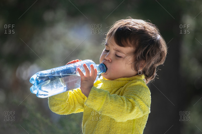 kids drinking bottled water