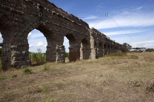 Acqua Claudia (Claudia Aqueduct), built by Caligola in 38 BC, completed by Claudio in 52 BC, Rome, Lazio, Italy, Europe