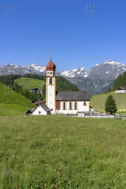 Europe, austria, tyrol, otztal alps, otztal, view of the parish church in niederthai against a mountain backdrop