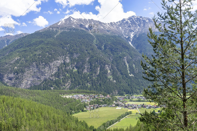 Europe, austria, tyrol, otztal alps, otztal, view of the hemerkogel and the village of winklen in the otztal