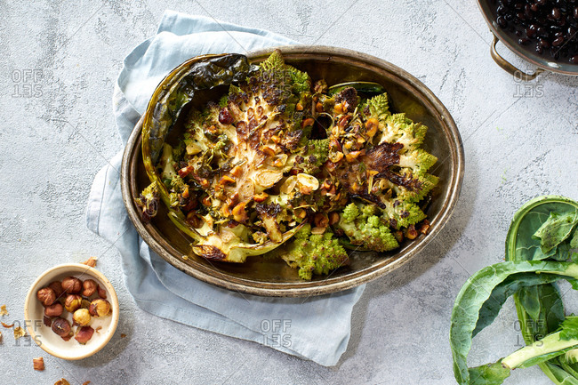 Fried steaks of romanesco cauliflower with hazelnuts and spices