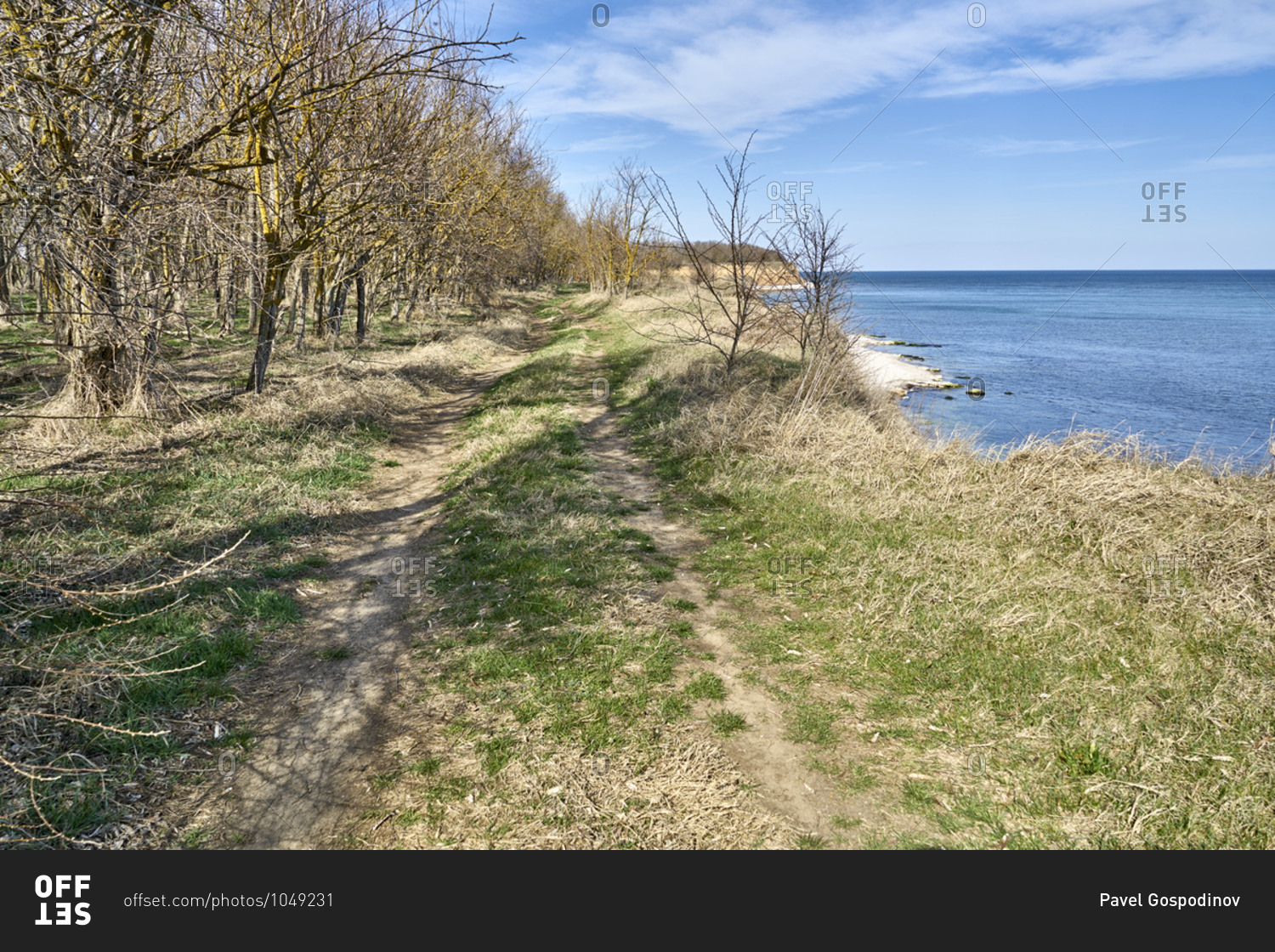 To the northeast of the village of Durankulak is the Anna Maria beach that continues up to Sivriburun and the Bulgaria-Romania border. The beach is wide, not crowded.