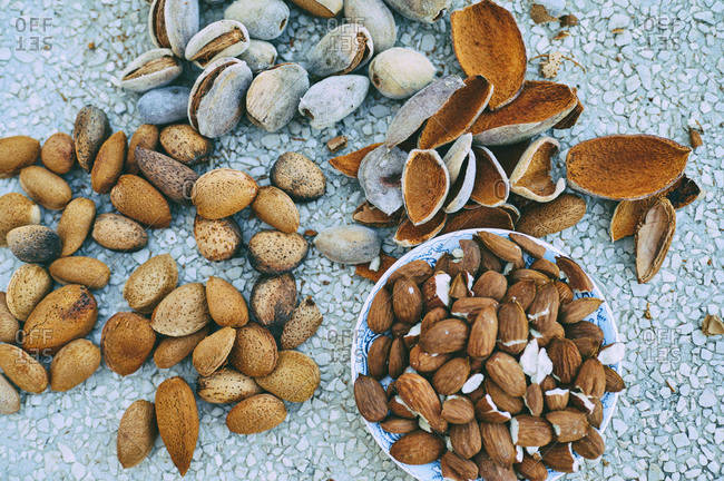 Peeled and whole almonds, top view