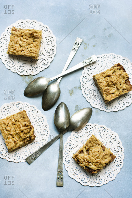 Apple crumb cake and spoons