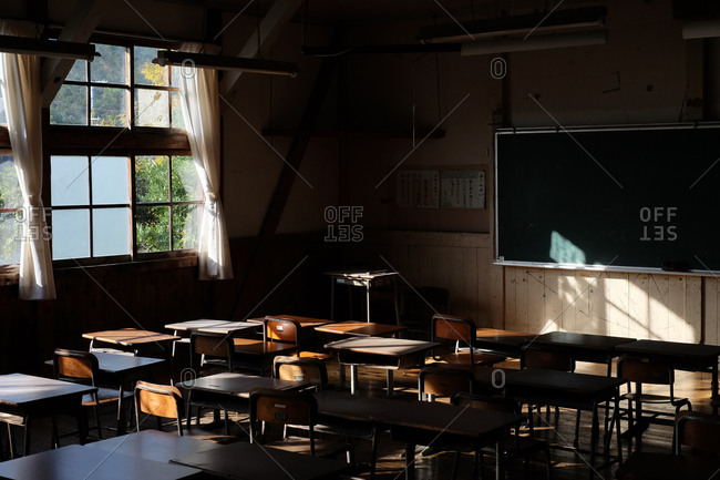 Empty classroom with sun rays by 第十一航空艦隊