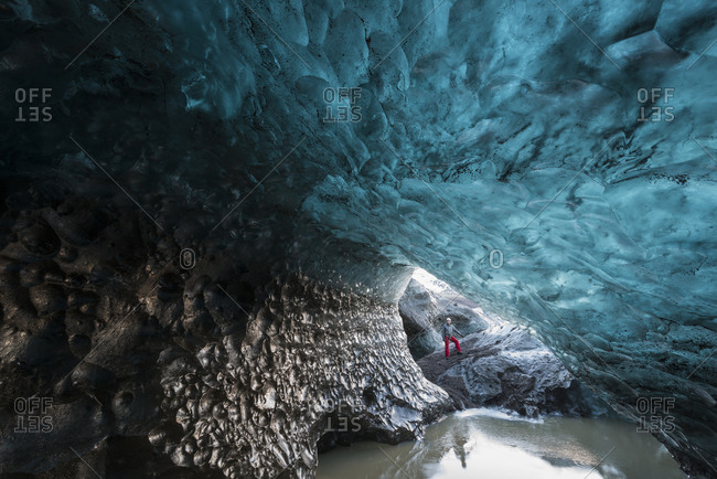 Mountain guide by entrance of Ice Cave, Sviafellsjokull outlet glacier, Southeast Iceland
