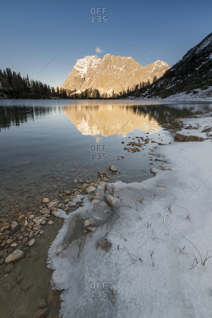 On the banks of the seebensee in tyrol, with a view of the wetterstein mountains / zugspitze in winter