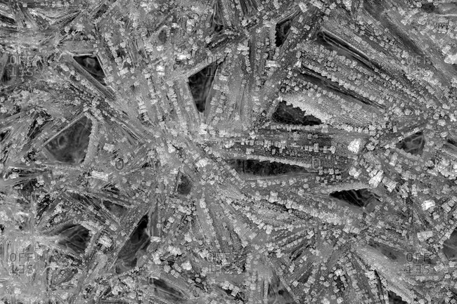 Ice crystals in the isar stream bed with different shapes and structures