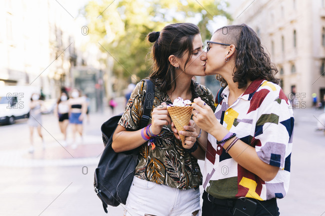 Lesbian kiss in Tashkent