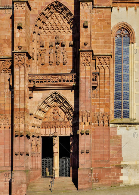 Europe, Germany, Hesse, Lahn-Dill-Kreis, Lahn-Dill-Bergland, Wetzlar, Collegiate Church of St. Maria am Domplatz, view to the south portal, Gothic tower front
