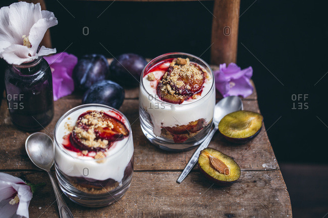Roasted plums and yogurt parfait dessert