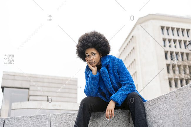 Young afro woman with expressive look looking at camera.