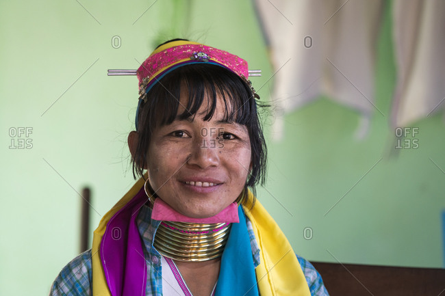 Nyaungshwe, shan, myanmar (burma) - january 20, 2018: portrait of burmese woman from kayan tribe, lake inle, myanmar