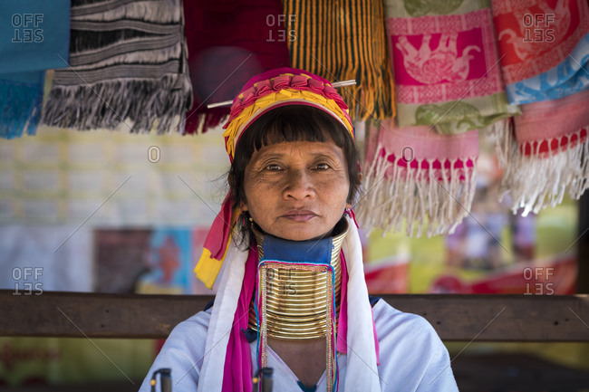 Loikaw, kayah state, myanmar (burma) - january 23, 2018: portrait of burmese woman from kayan tribe, loikaw, myanmar