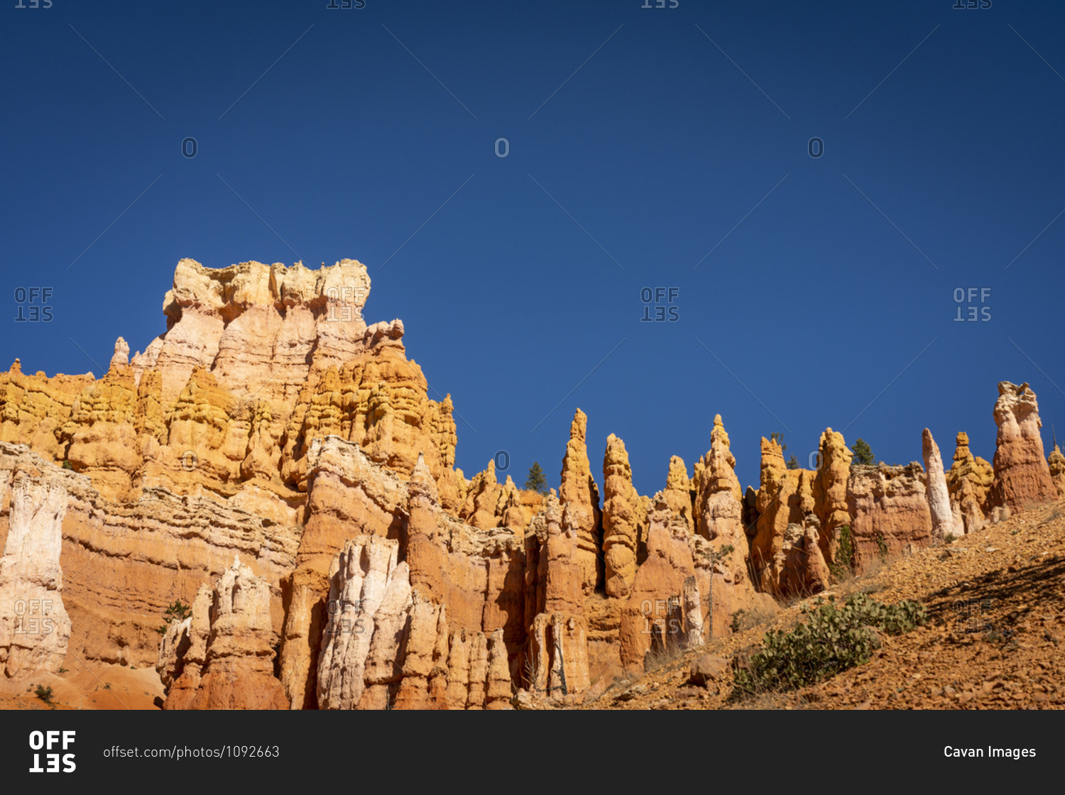 Rock formations and hoodoos inside Bryce canyon on queens garden trail, Bryce canyon national park, Utah, usa