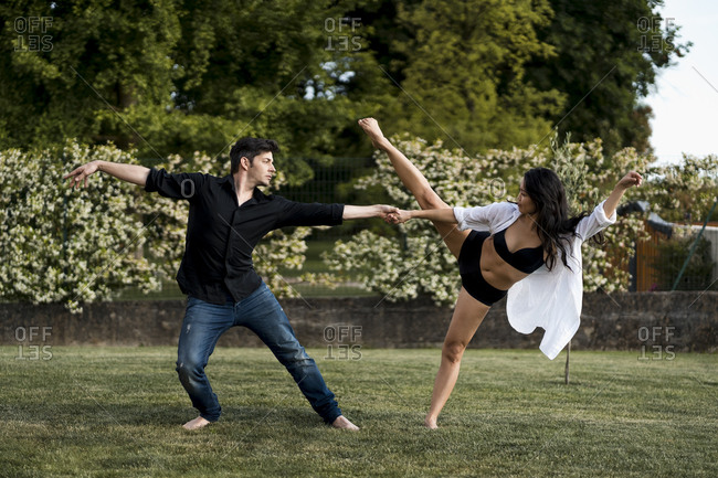53+ Ideas For Dancing Poses Reference #dancing | Esboços de casais, Esboço  casal, Esboços de pessoas