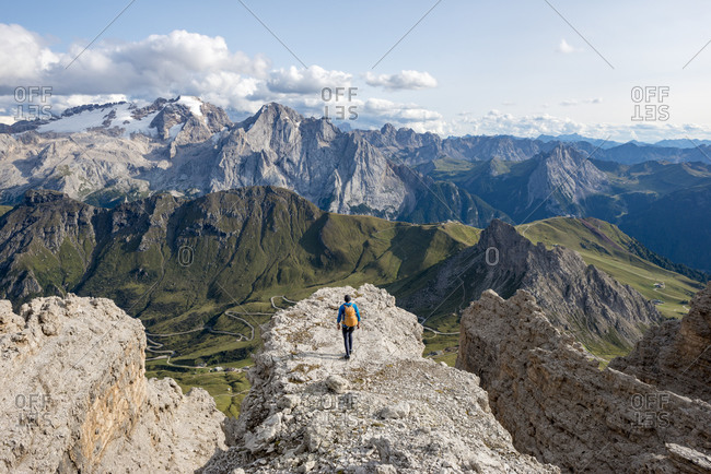 Hiking in the Dolomites along the E5 trail near Rifugio Lagazuoi