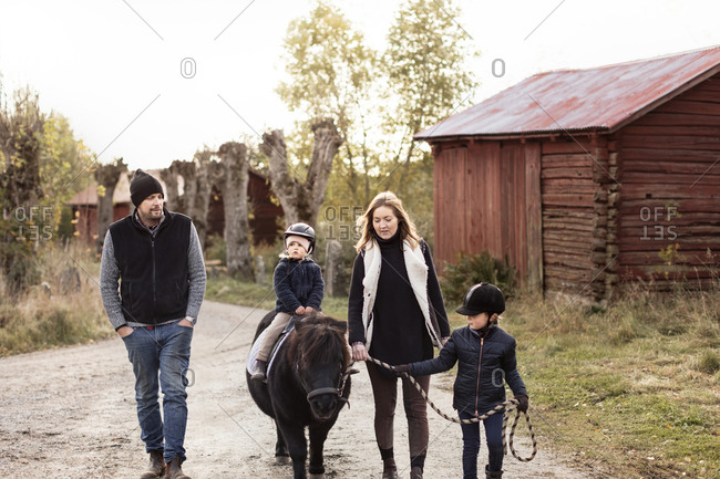 Family during horse ride - Offset Collection