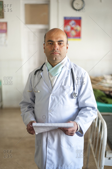 A doctor makes his rounds in the ward at Tamghas hospital