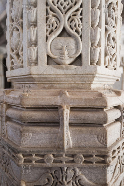 A face carved in one of the pillars of Ranakpur Jain Temple