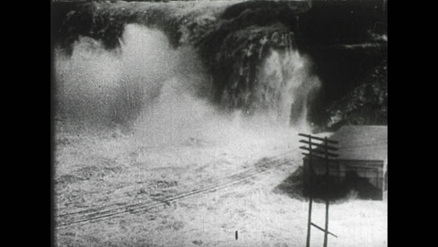 UNITED STATES 1950s: Heavy flooding in 1952.