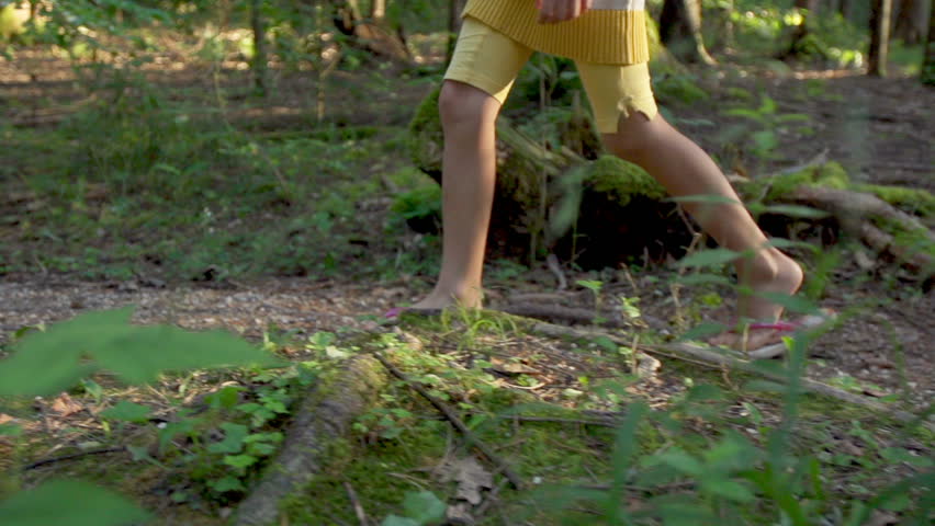 little girl wearing flip flops