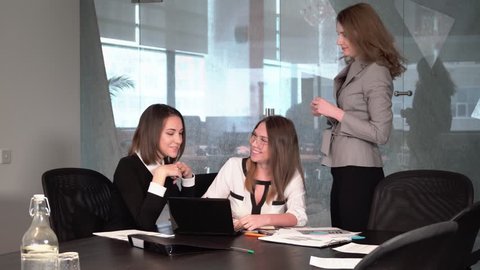 The three successful businessladies work in the office