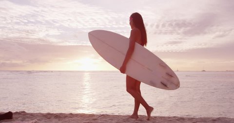 Surfing Woman Surfer Silhouette Walking の動画素材 ロイヤリティフリー Shutterstock