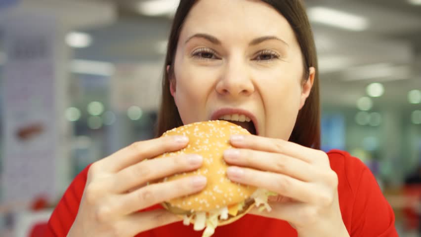very hungry girl eating hamburger on: стоковое видео (без лицензионных плат...