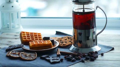 Making coffee or tea with a French press