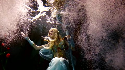 Mysterious woman elf is standing underwater among dozens flowers and bubbles. 스톡 비디오