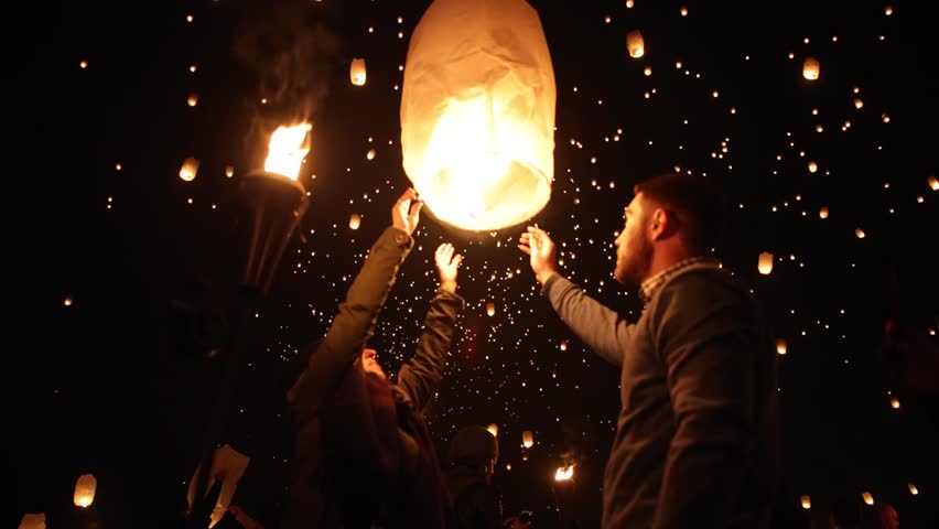 love couple took off the lantern light to the night sky Royalty-Free Stock Footage #1006951852