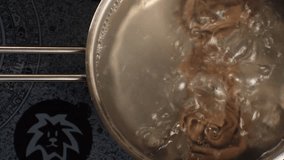 Cooking pasta trenette in a saucepan. Video