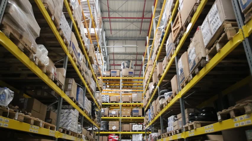 Large logistics warehouse Royalty-Free Stock Footage #1007181574