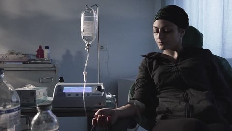 Girl who does chemotherapy_02 - Slow motion - zoom out