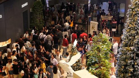 BANGKOK, THAILAND - 26 DECEMBER, 2017: Siam Paragon asian shopping mall interior. Crowds of people near the entrance of trade centre. 