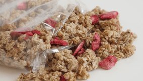 Panning on muesli with dehydrated strawberries  