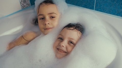 Children Take A Bath Little Video De Stock 100 Libre De Droit Shutterstock