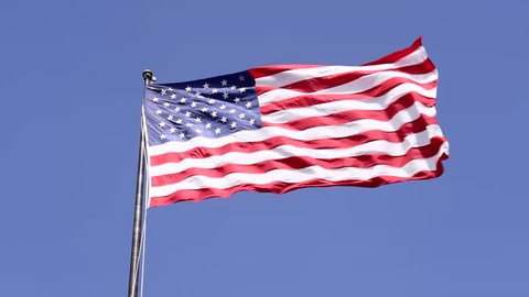 American patriot flag in the blue sky by sunny day. - Βίντεο στοκ