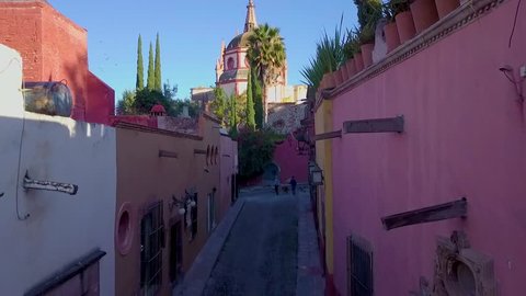 overflight approaching the San Miguel Arcángel Parish in the center of San Miguel de Allende in the state of Guanajuato