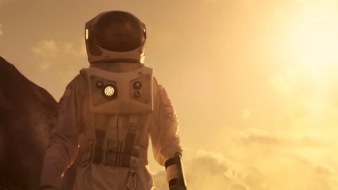 Middle Shot of the Astronaut Wearing Space Suit Exploring Mars/ Red Planet. First Manned Mission To Mars, Technological Advance Brings Space Exploration, Colonization. 4K UHD.