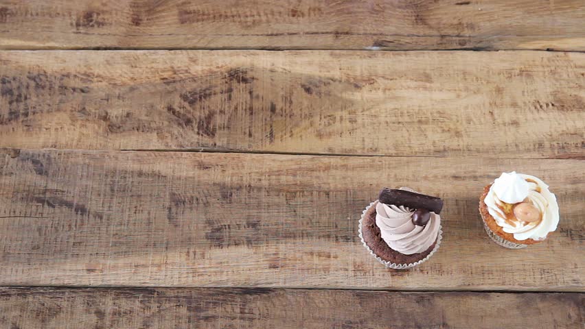 cupcakes on wooden background with tulips. 