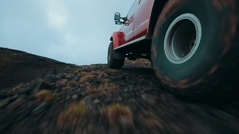Crossing a ford in a 4x4 in Sprengisandur, Iceland. April 2015 Redakční Stock video