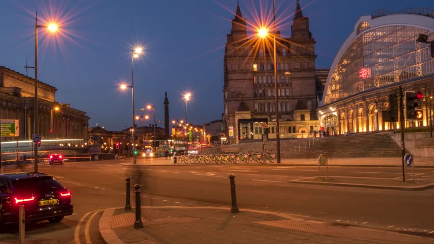 lime street train station and great hall with traffic at night