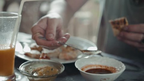 Indian Cuisine Mattar Paneer is a Vegetarian North Indian Dish Consisting of Peas And Paneer in a Tomato Based Sauce, Spiced with Garam Masala. Sri Lanka kottu close up Tandoori Roti – Video có sẵn