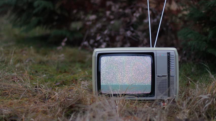 Телевизор аналоговый сигнал. Старый телевизор белый шум.