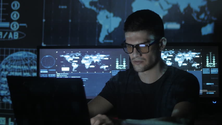 Услуги хакера в новороссийске. Хакер гик. Рами малек hackerman. Vlog хакер вумен. Гик хакер.