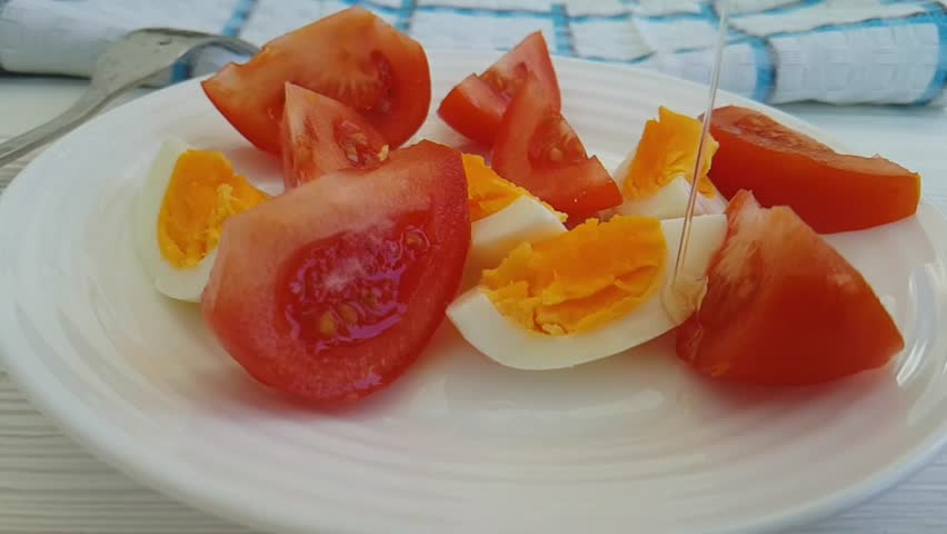 lettuce tomato egg oiled
