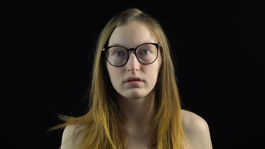 teen girl selfie blondine mit brille